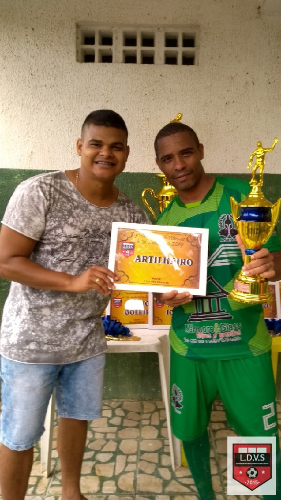 undefined - *Prêmio de Artilheiro* foi entregue a Joaldo do Pacheco que fez 6 gols na competição foi entregue pelo Vice presidente da Liga Desportiva de Veteranos Thiago Trindade!