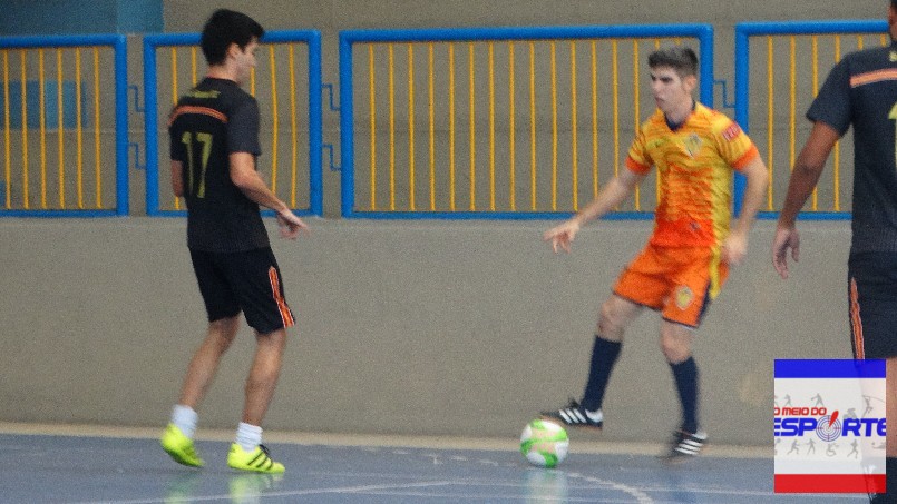COPA ANTERO DE FUTSAL - no lance dominio de bola do Macdenisson(AMJ) e marcação de Adro Adonai(Pariconha)