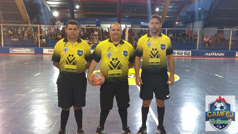 undefined - equipe de arbitragem na base