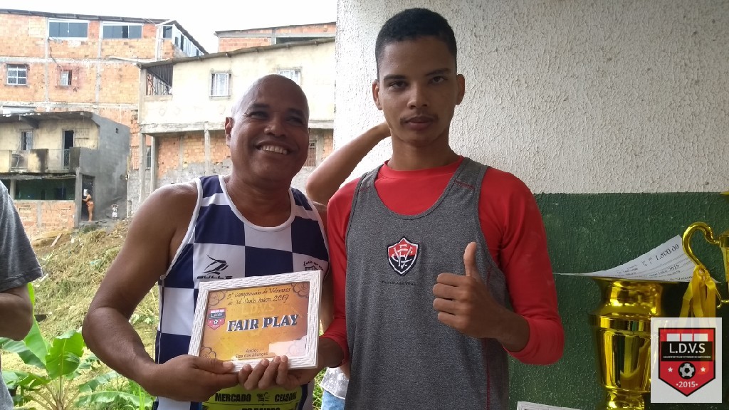 undefined - O prêmio Fair Play (Jogo Limpo) da competição foi direcionado a Equipe mais disciplinada ficou com o Independente, Everton nosso mesário entregou ao presidente da equipe Sr. Nel!