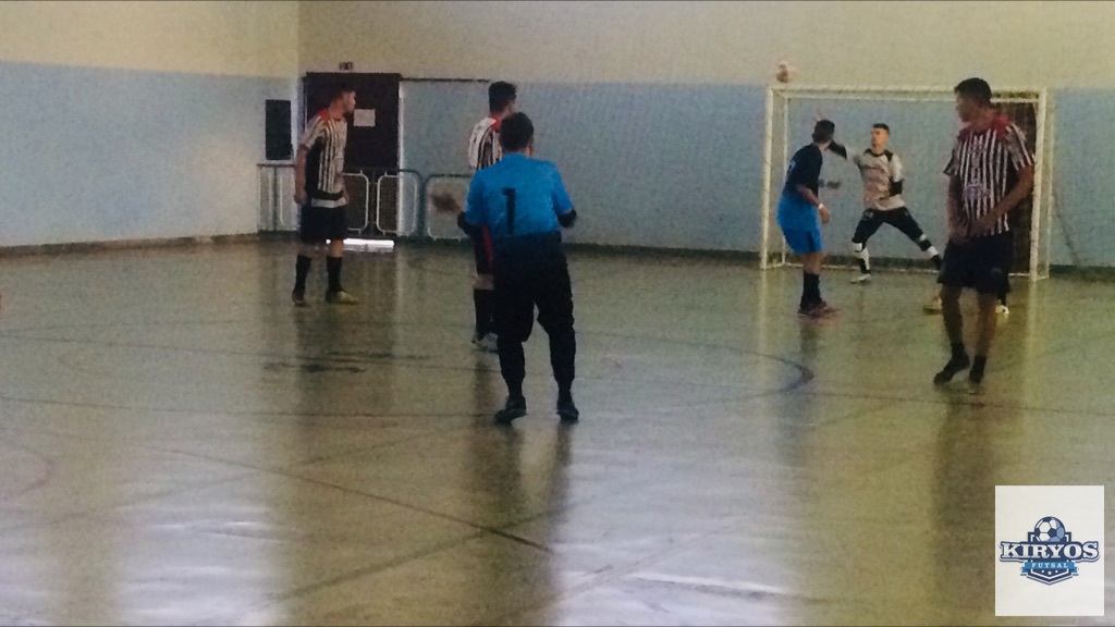 undefined - Quase que a bola entra! chute forte do Goleiro Mateus Mikail da equipe do blesed.