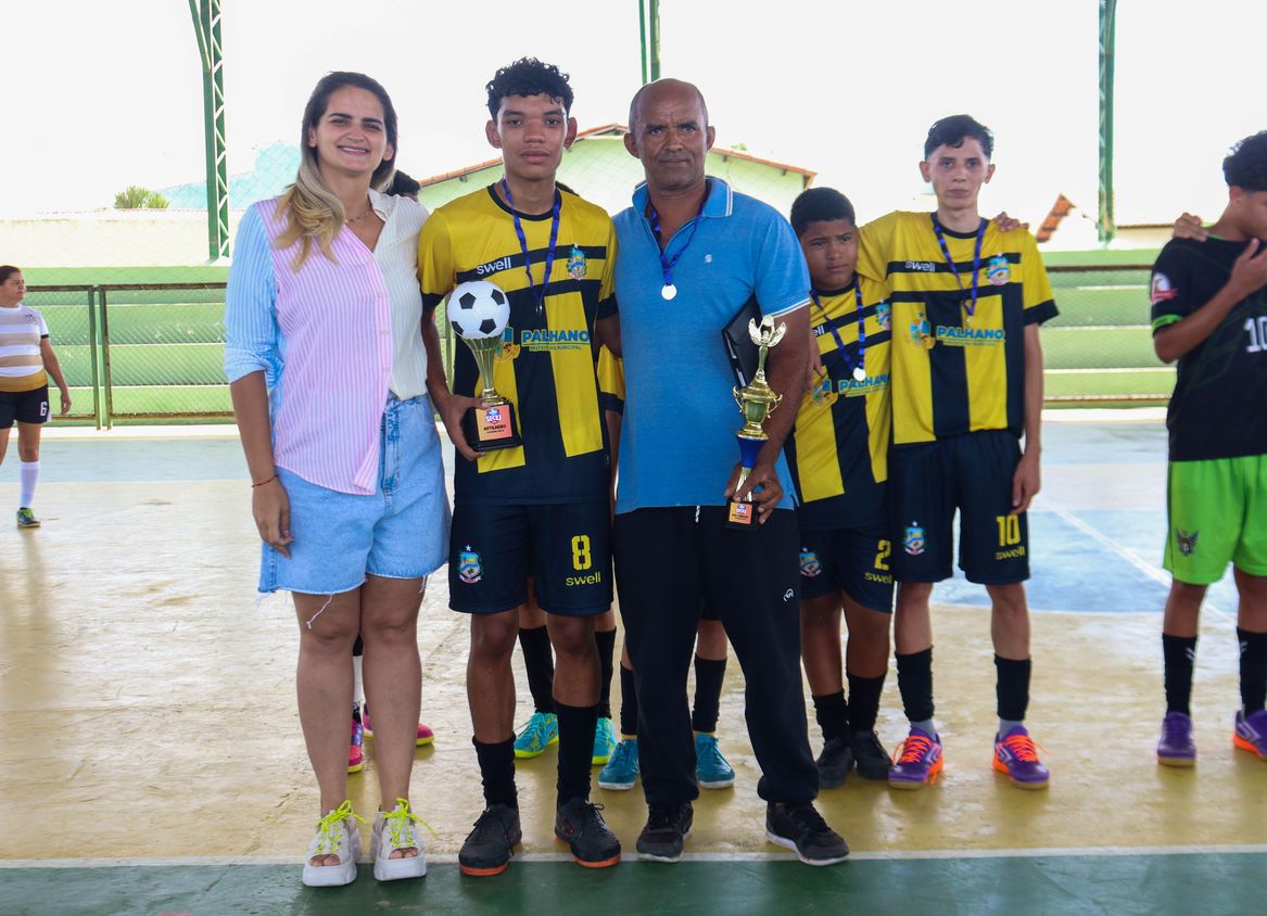 Copa SECEJ de futsal de base 2026 - Pedro Conrado recebendo a premiação de artilheiro