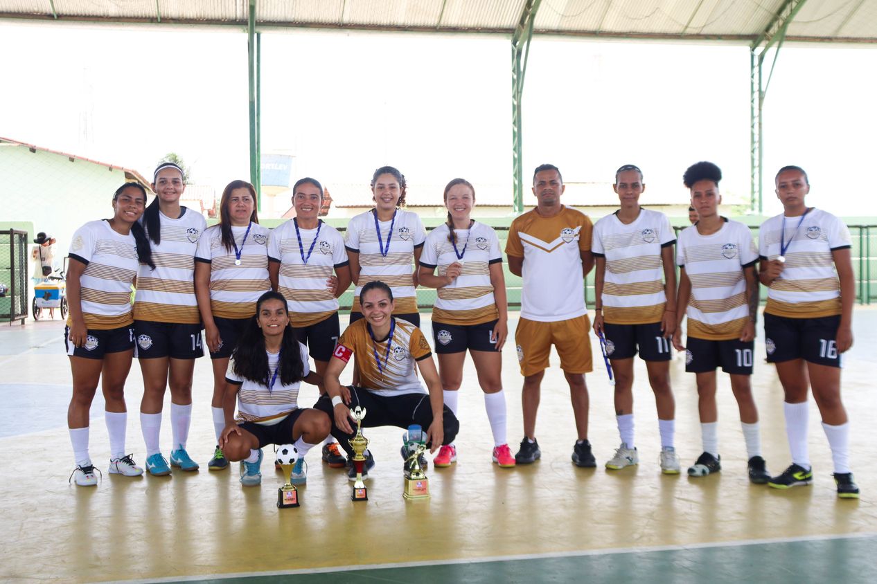 Copa SECEJ de futsal de base 2026 - Projeto Lagoas recebendo a premiação de vice-campeão.