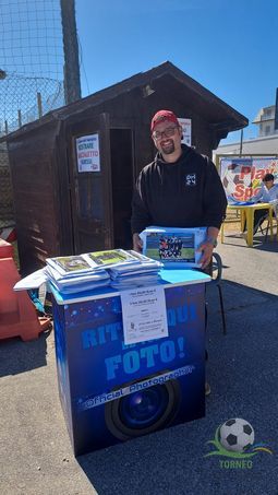 undefined - Info!!!! Per chi di voi volesse vedere ed eventualmente acquistare le foto scattate alla propria squadra ed agli atleti, durante il 21. Torneo dell'Adriatico le troverà già stampate e disponibili all'acquisto, Lunedì mattina giorno di Premiazioni, dalle 9 alle ore 13 presso lo Stadio La Valletta di Igea Marina, Viale Pinzon, 252

costi:
€ 10 per n.1 Foto 20 x 30 di gruppo o primo piano
€ 25 per n.3 Foto 20 x 30 dello stesso giocatore