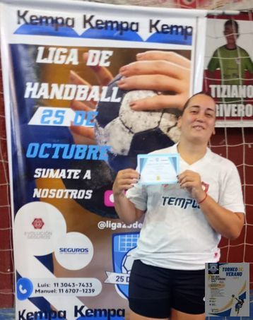 Torneo de Verano Mayor Femenino - Fecha 3.
3 Empanadas vs Defe de Brown.
Jugadora Destacada.
Camila Malvacio (3empanadas)