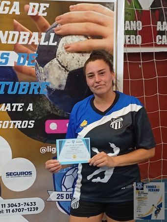Torneo de Verano Mayor Femenino - Fecha 3
Jugadora Destacada.
Zeus Handball vs Las Caprichosas.
Quintana Romina ( Las caprichosas)