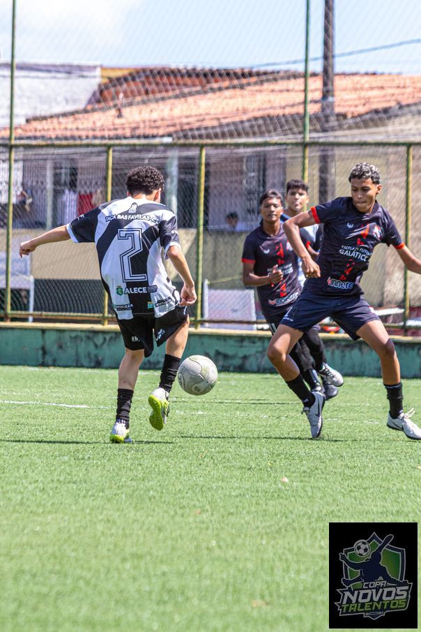 undefined - Galácticos e Atletas Cidadão TW protagonizaram uma partida incrível, com diversas oportunidades de gol para os dois lados. No fim, o empate premiou o equilíbrio de um confronto marcado por muita raça, entrega e espírito esportivo. 👏🏆
SUB-15