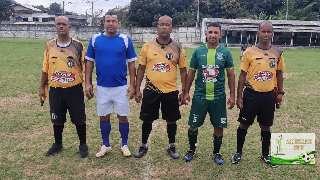 undefined - Trio de arbitragem com os Capitães