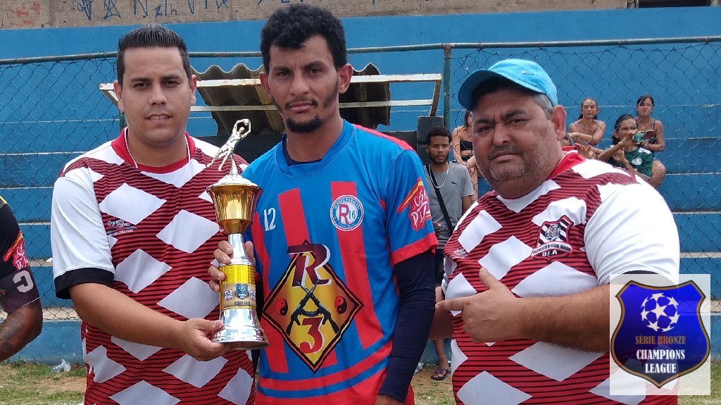 undefined - Troféu de melhor goleiro , da equipe do R16 , com 5 gols sofridos , parabéns .