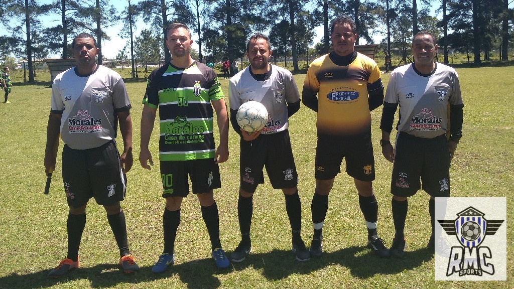 undefined - trio de arbitragem do jogo Juventude x Camarões