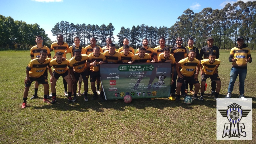 undefined - equipe do Camarões com a faixa do campeonato