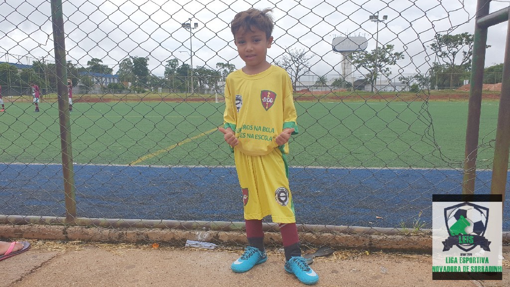 LEIS - Futuro do nosso futebol, desde pequeno apaixonado... 