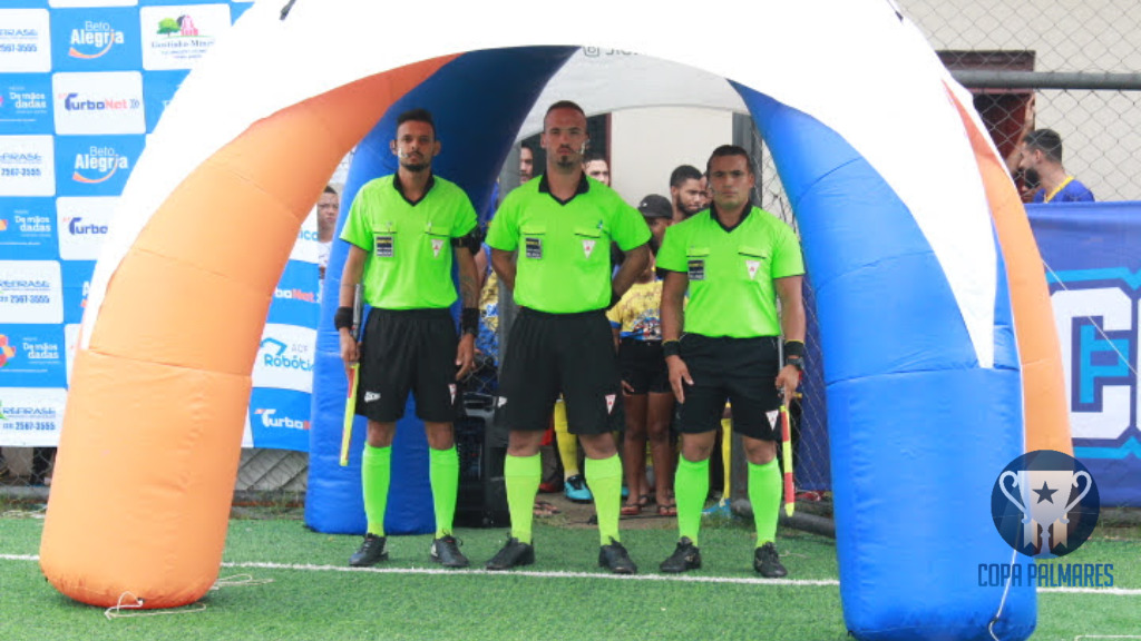 undefined - Trio de arbitragem comandado por Luiz Luz e seus assistentes Davi Pereira e Paulo Sérgio