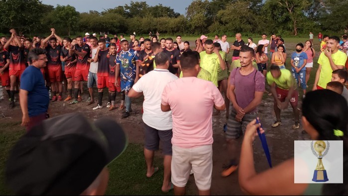 I Torneio Família Pereira de futebol - Entrega de premiações de segundo e primeiro lugar do Torneio
