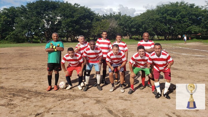 I Torneio Família Pereira de futebol - equipe quarentões amigos do Chico , fazendo a abertura da grande final do I Torneio Família Pereira de Futebol