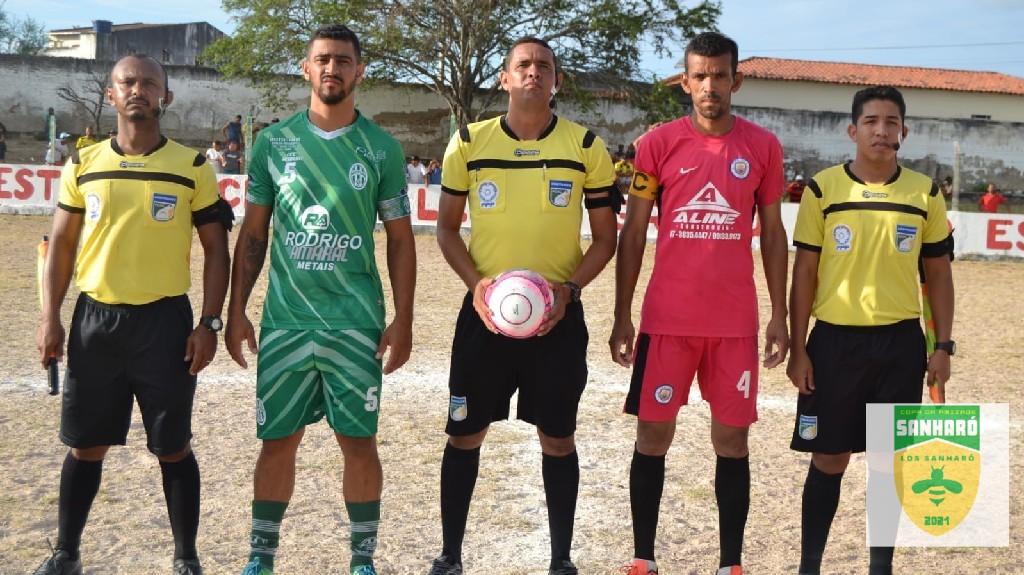 undefined - Equipe de arbitragem e capitães