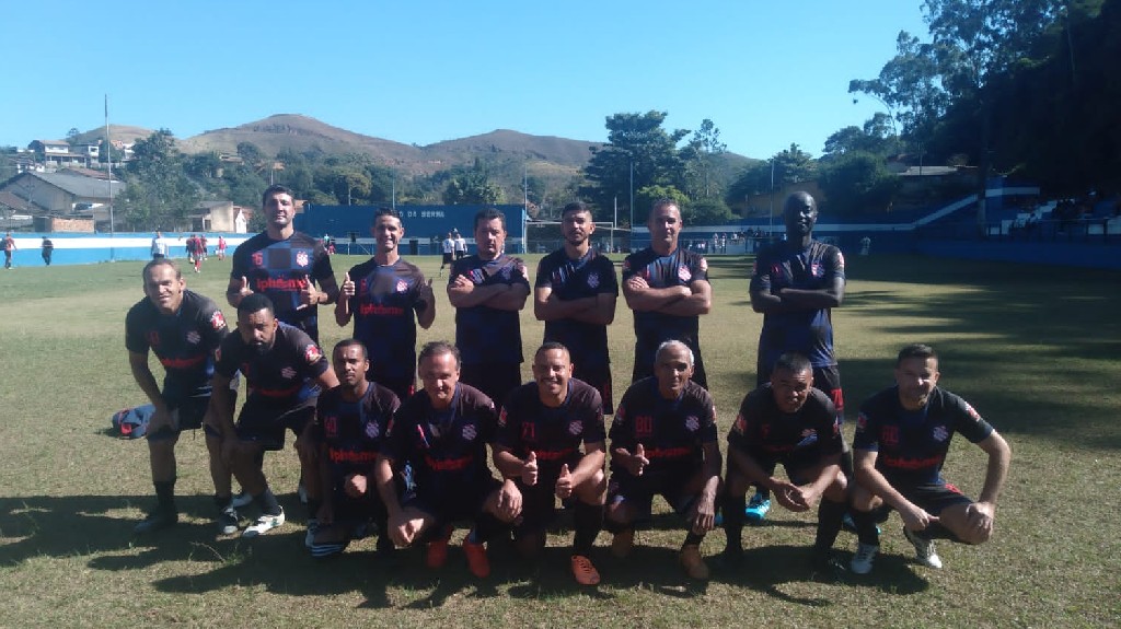 undefined - Elenco do Bangu: Em pé - ( Lequinho, Sapatinho, Cristiano, Adriano, Aurélio, Robinho ). Agachado - ( Lerinho, Alan, Vaguinho, Lopes, Chuchu, Amauri, Nissinho, Bilão ). Ronaldo Goleiro ausente na foto.
