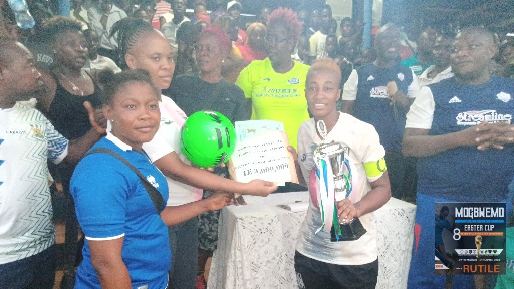 undefined - MQ Captain received the trophy and prize