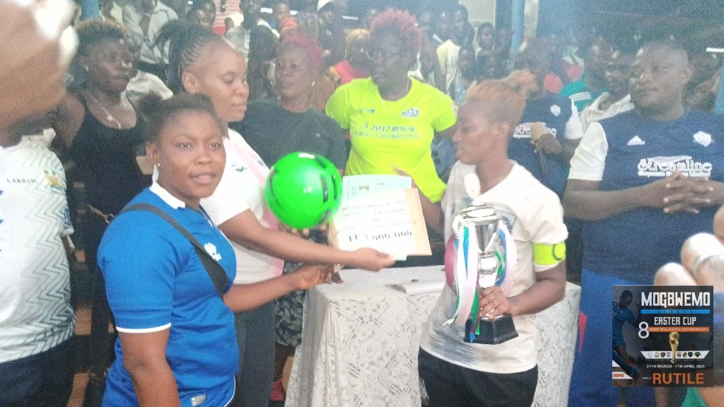 undefined - MQ Captain received the trophy and prize
