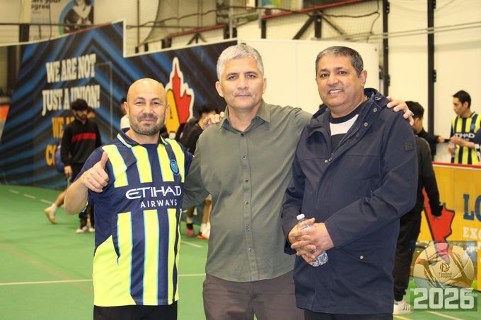 مسابقات فوتسال جام رمضان ۲۰۲۶  - از راست به چپ آقایان سید عبدالله حسینی سرپرست تیم پامیر ، ستار زیرک مسئول برگزاری مسابقات و حاجی قربان بیات سرپرست تیم عقاب 