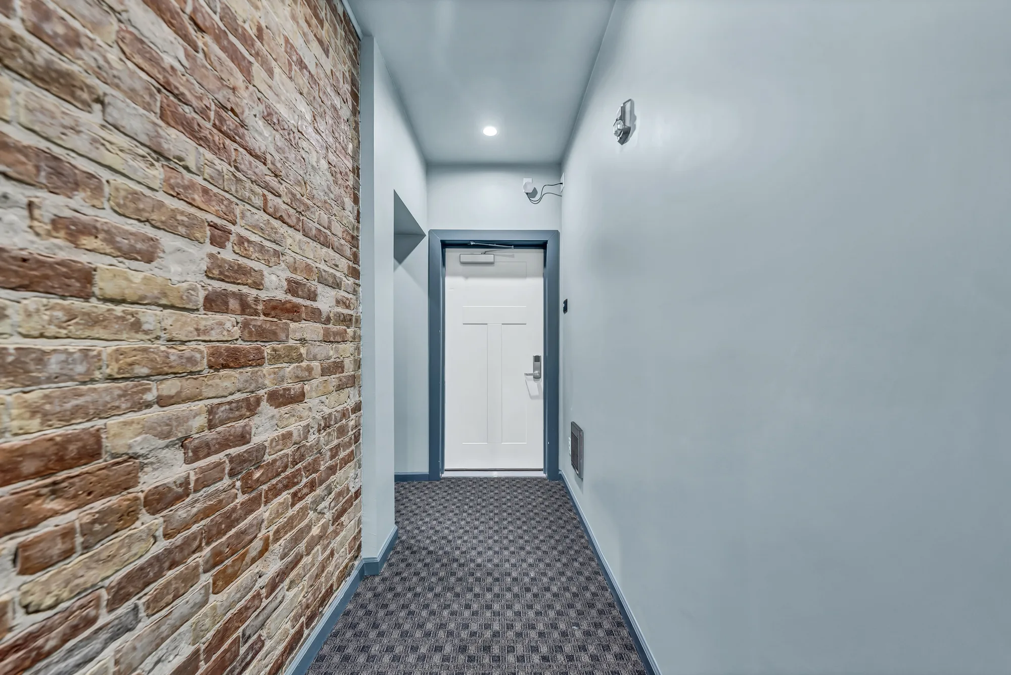 44 E Utica (2B), photo 6 of 21