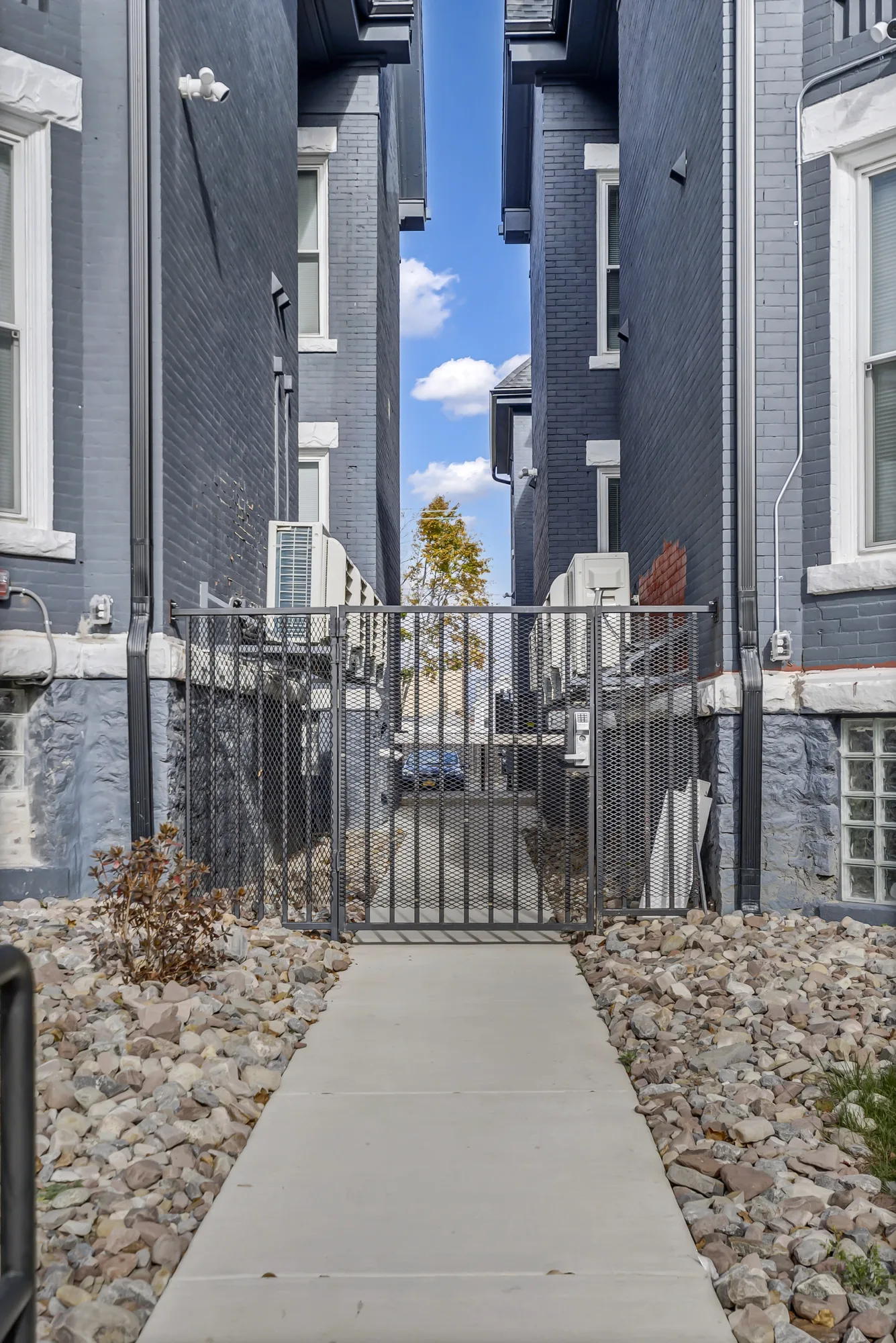 44 E Utica (2B), photo 7 of 21