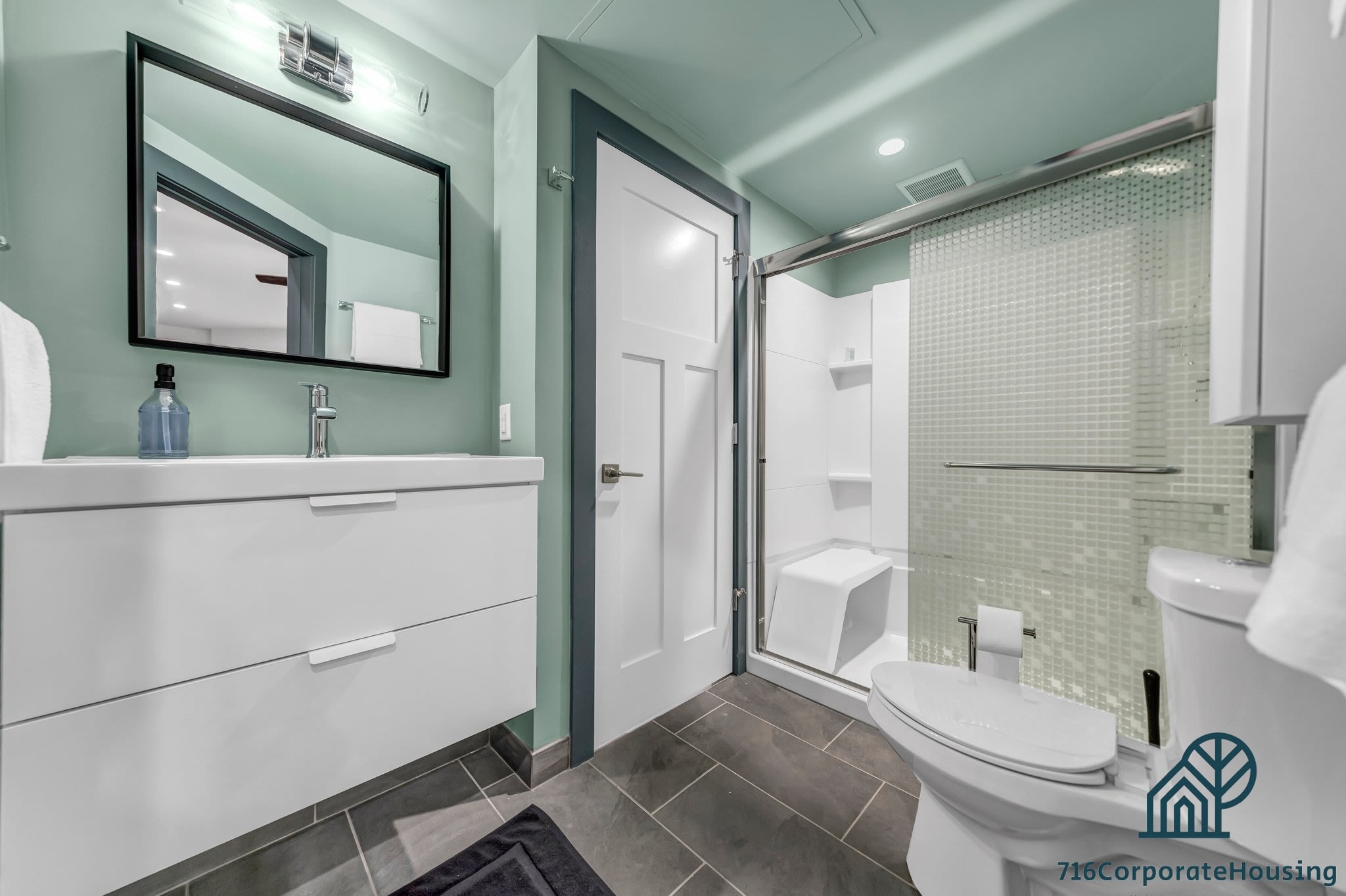 44 E Utica (2B), photo 8 of 21