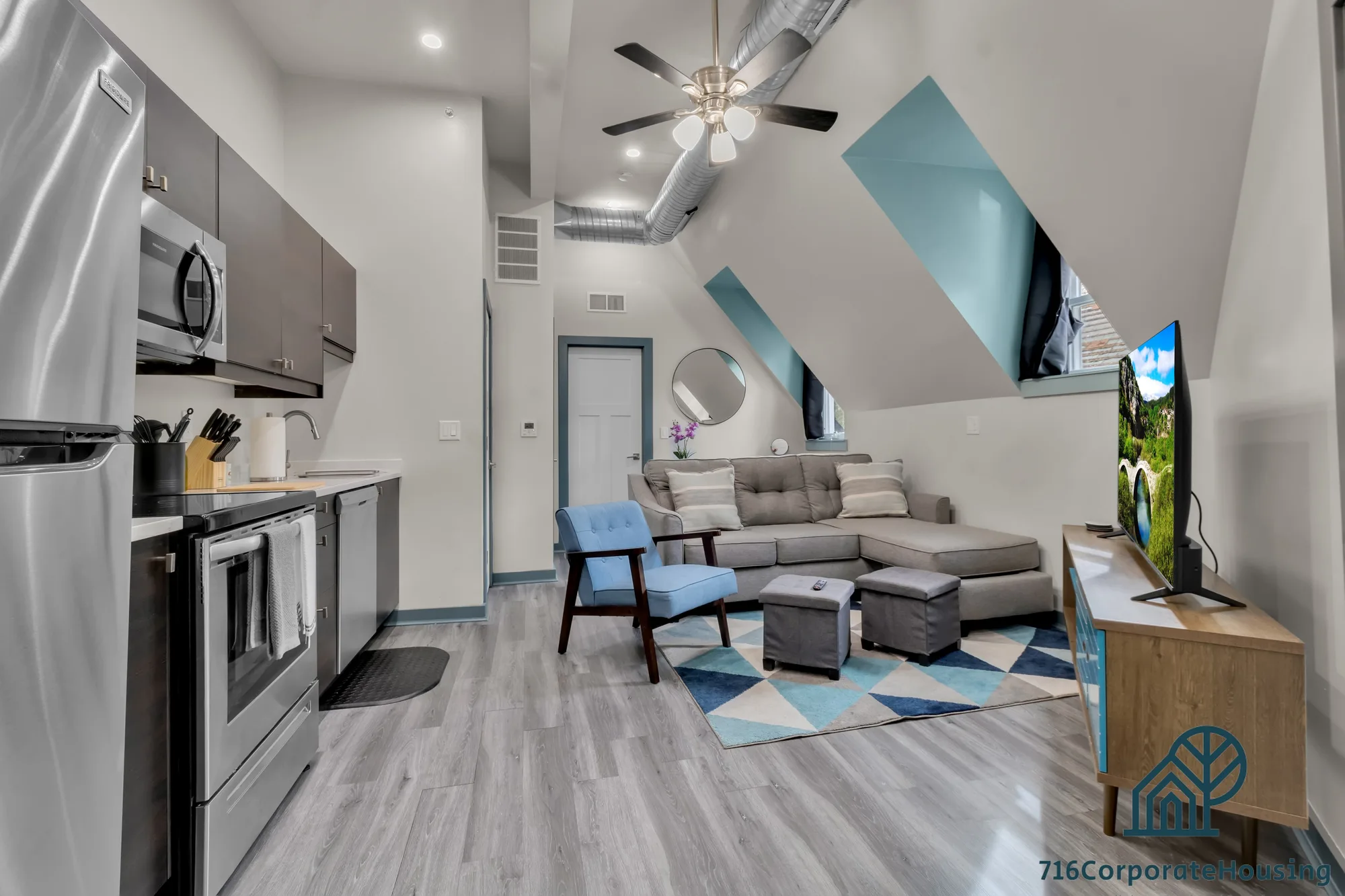 36 E Utica (3B), photo 5 of 16
