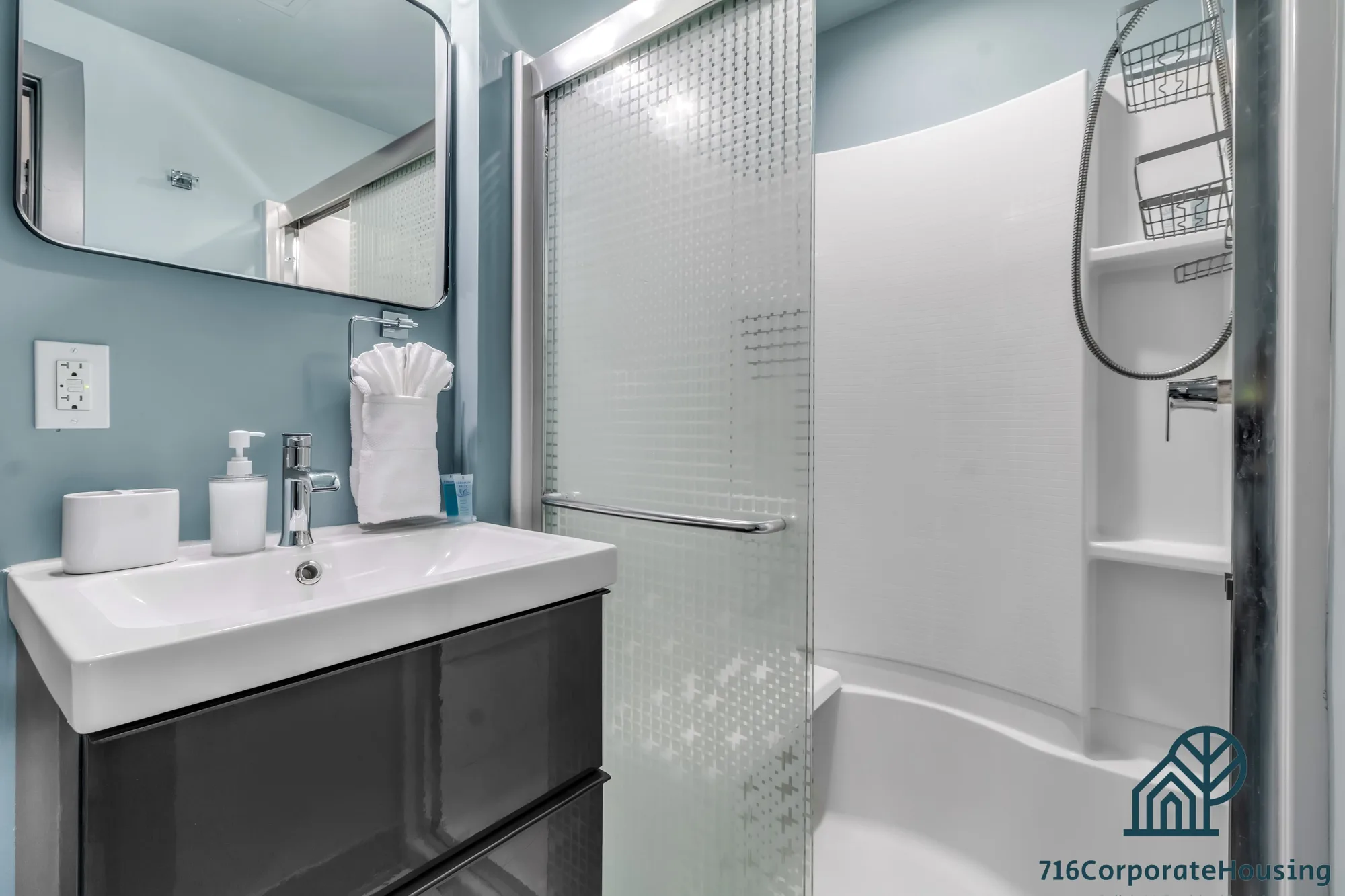 36 E Utica (3B), photo 9 of 16
