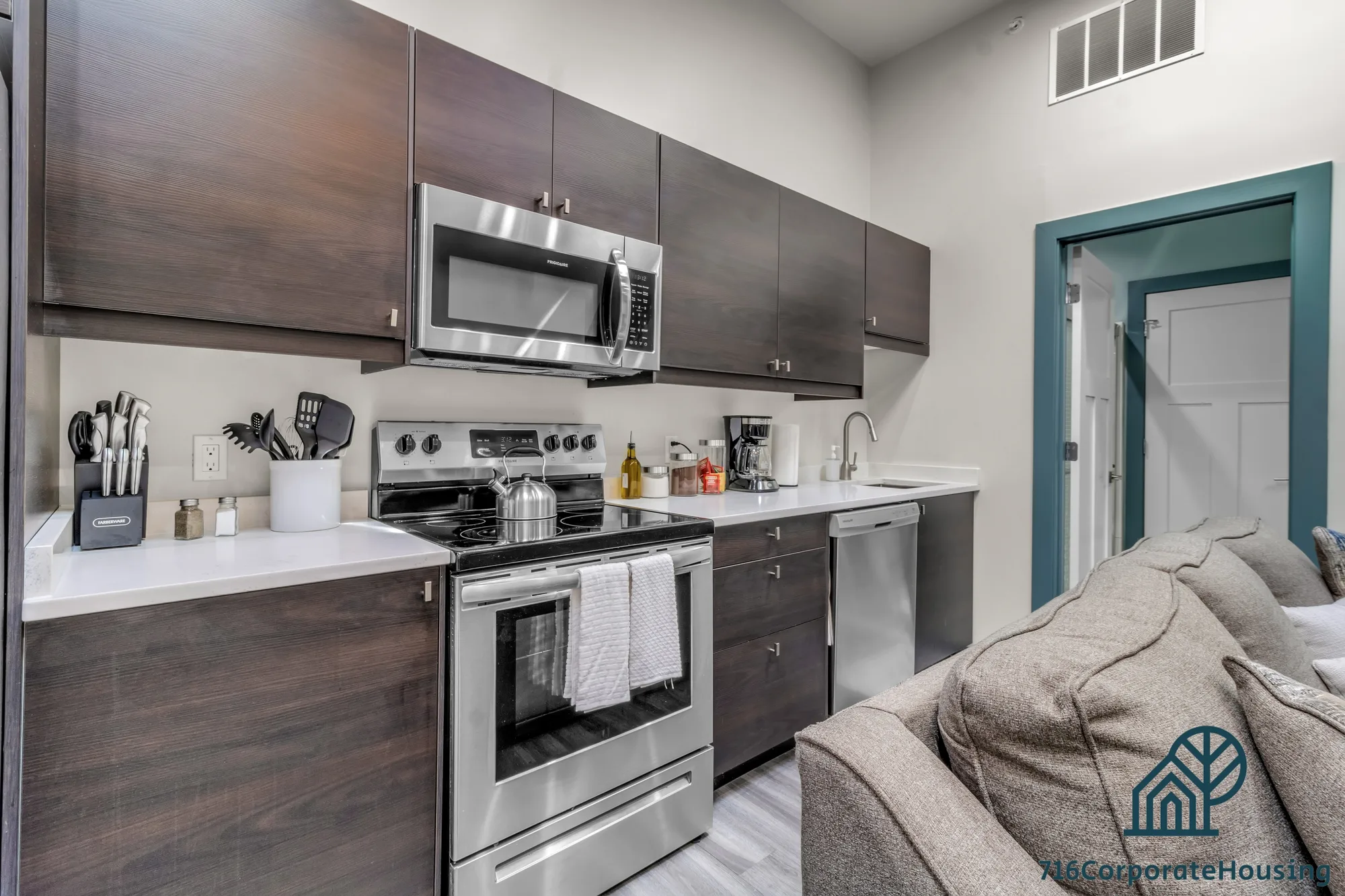 44 E Utica (3B), photo 6 of 26