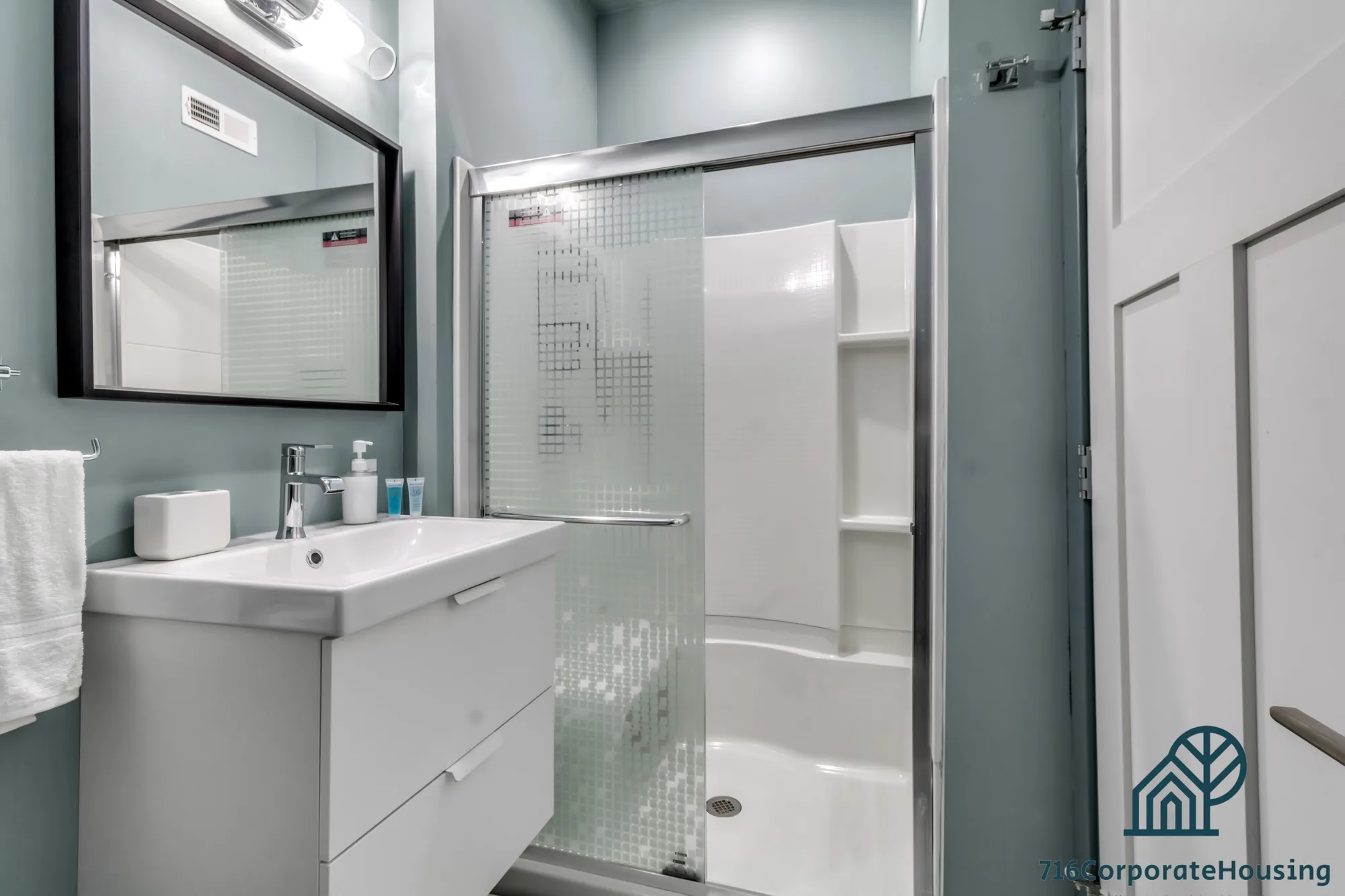 44 E Utica (3B), photo 7 of 26