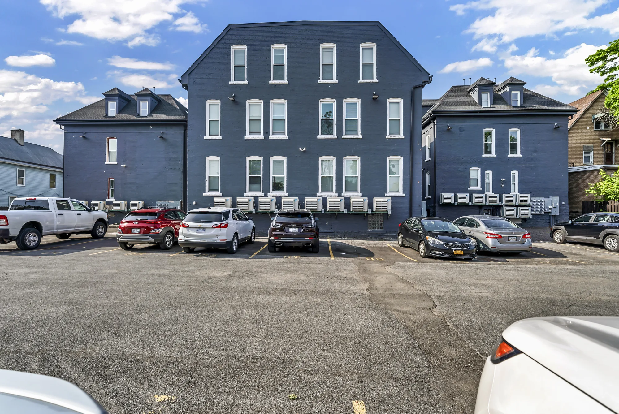 44 E Utica (2C), photo 3 of 19