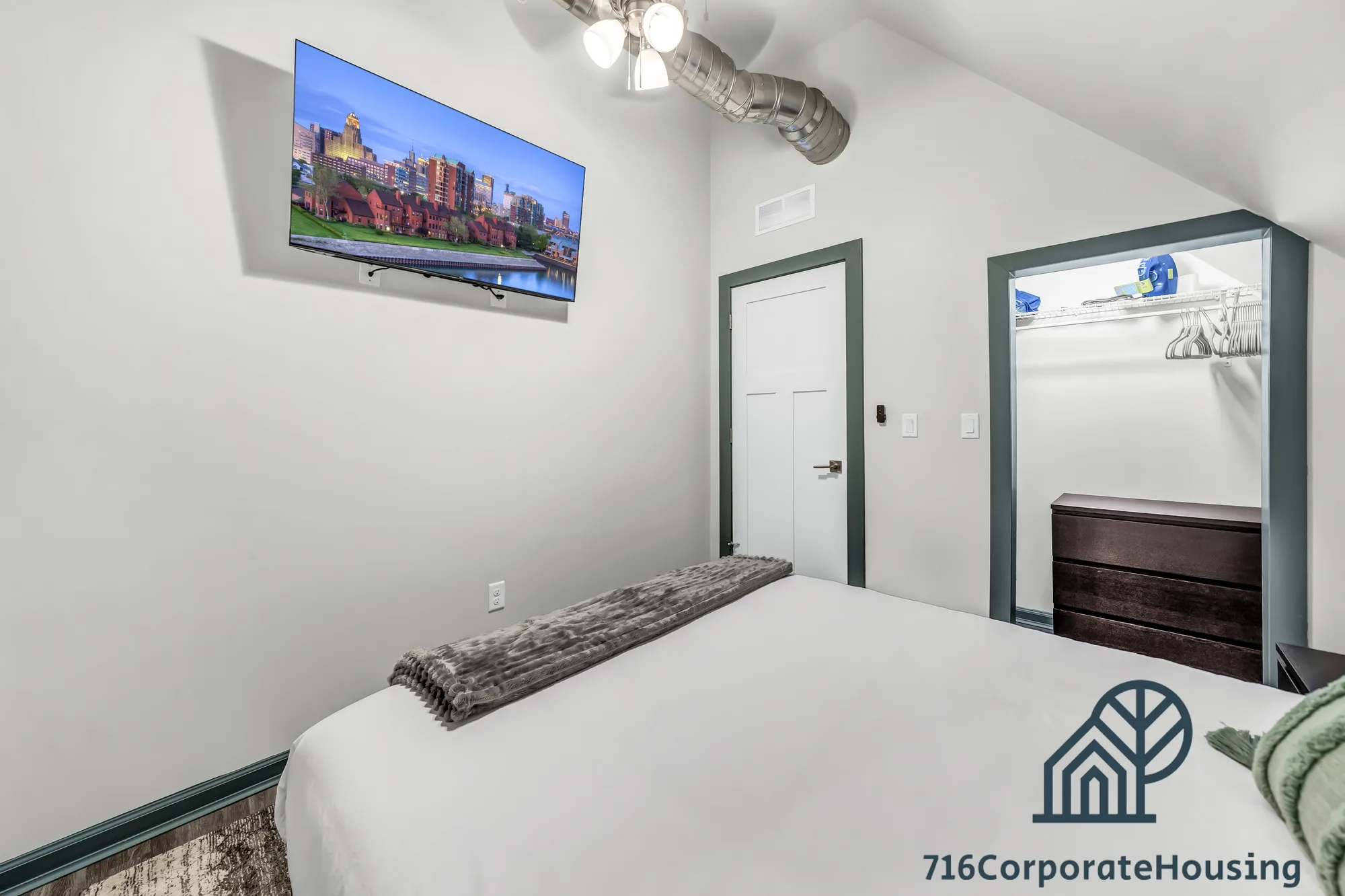 44 E Utica (3D), photo 5 of 10