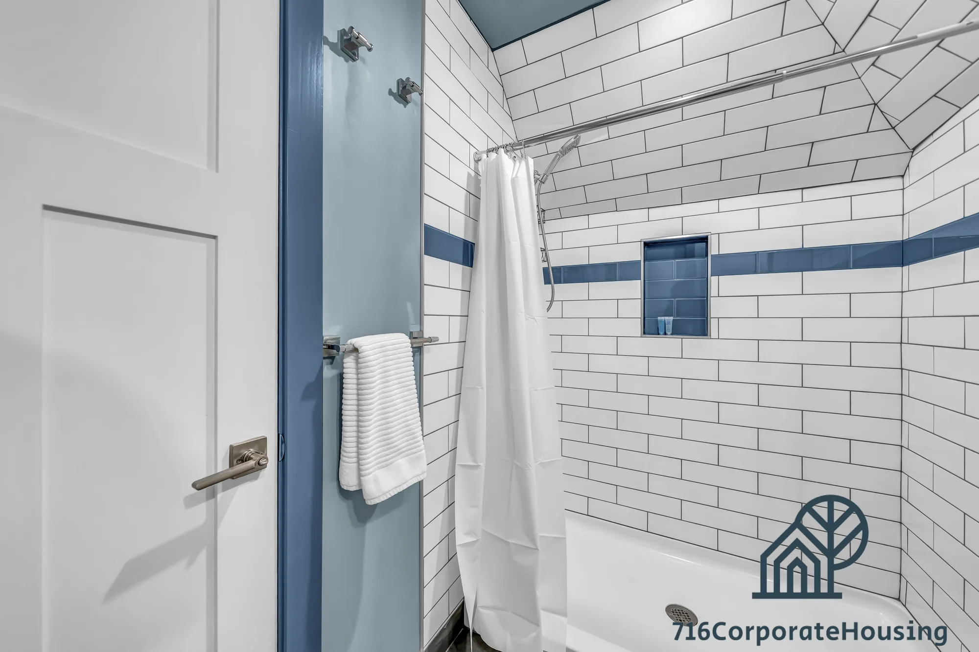 44 E Utica (3D), photo 7 of 10