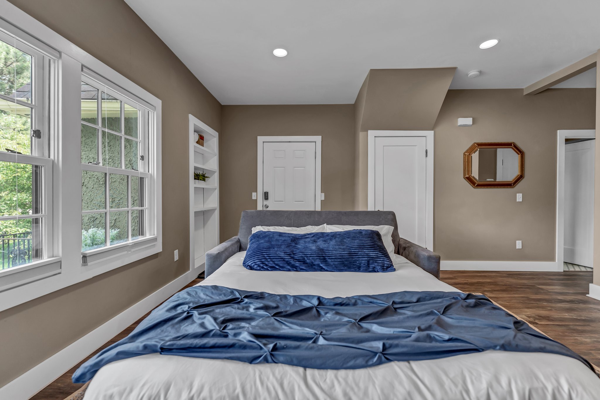 4865 Main St (Lower), photo 8 of 37