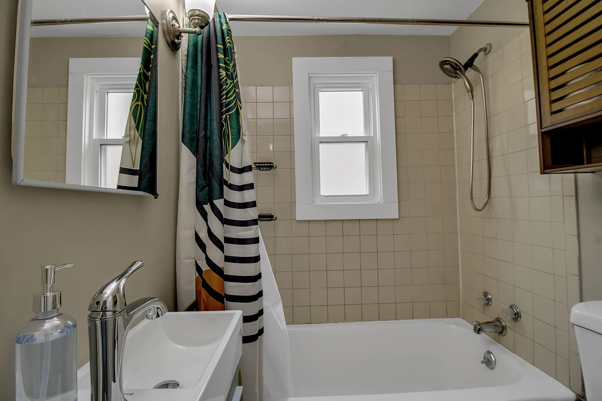 1540 Abbott Rd (Unit 2), photo 8 of 16
