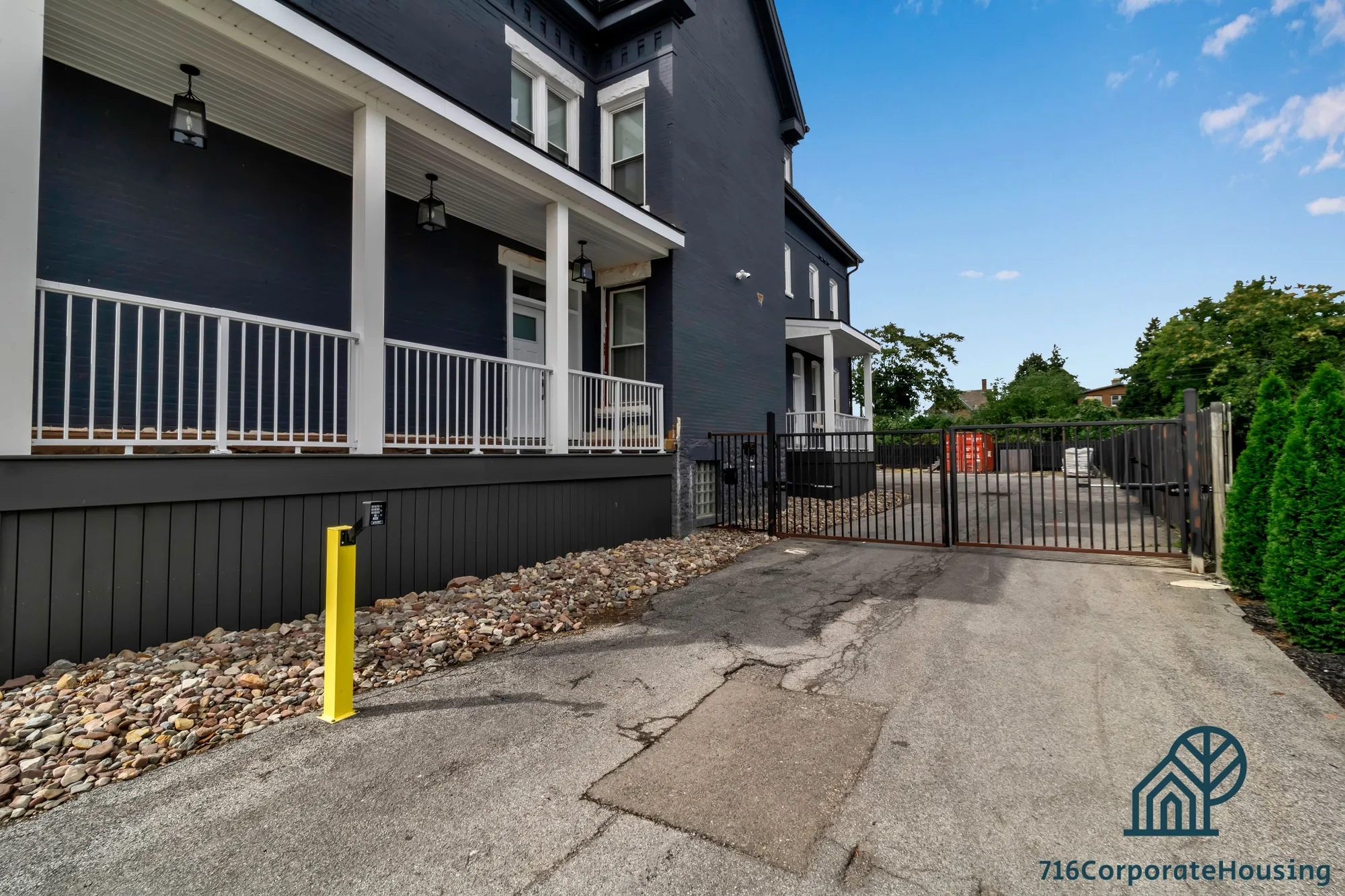 36 E Utica (1C), photo 2 of 9