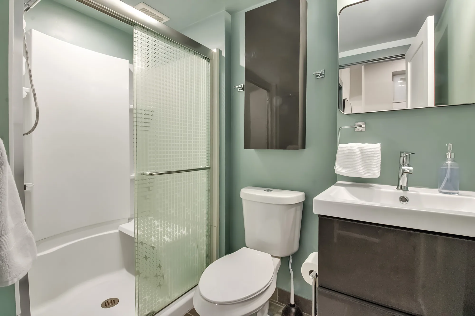36 E Utica (1C), photo 5 of 9
