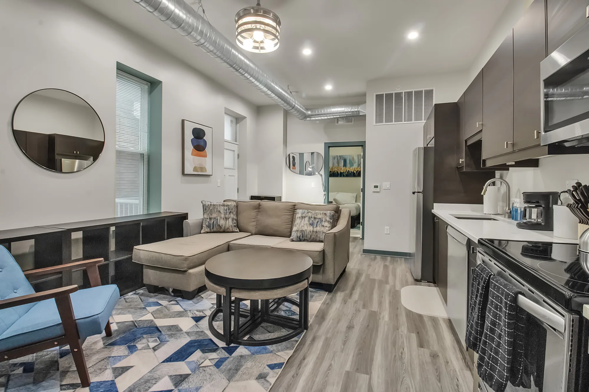 36 E Utica (1C), photo 6 of 9