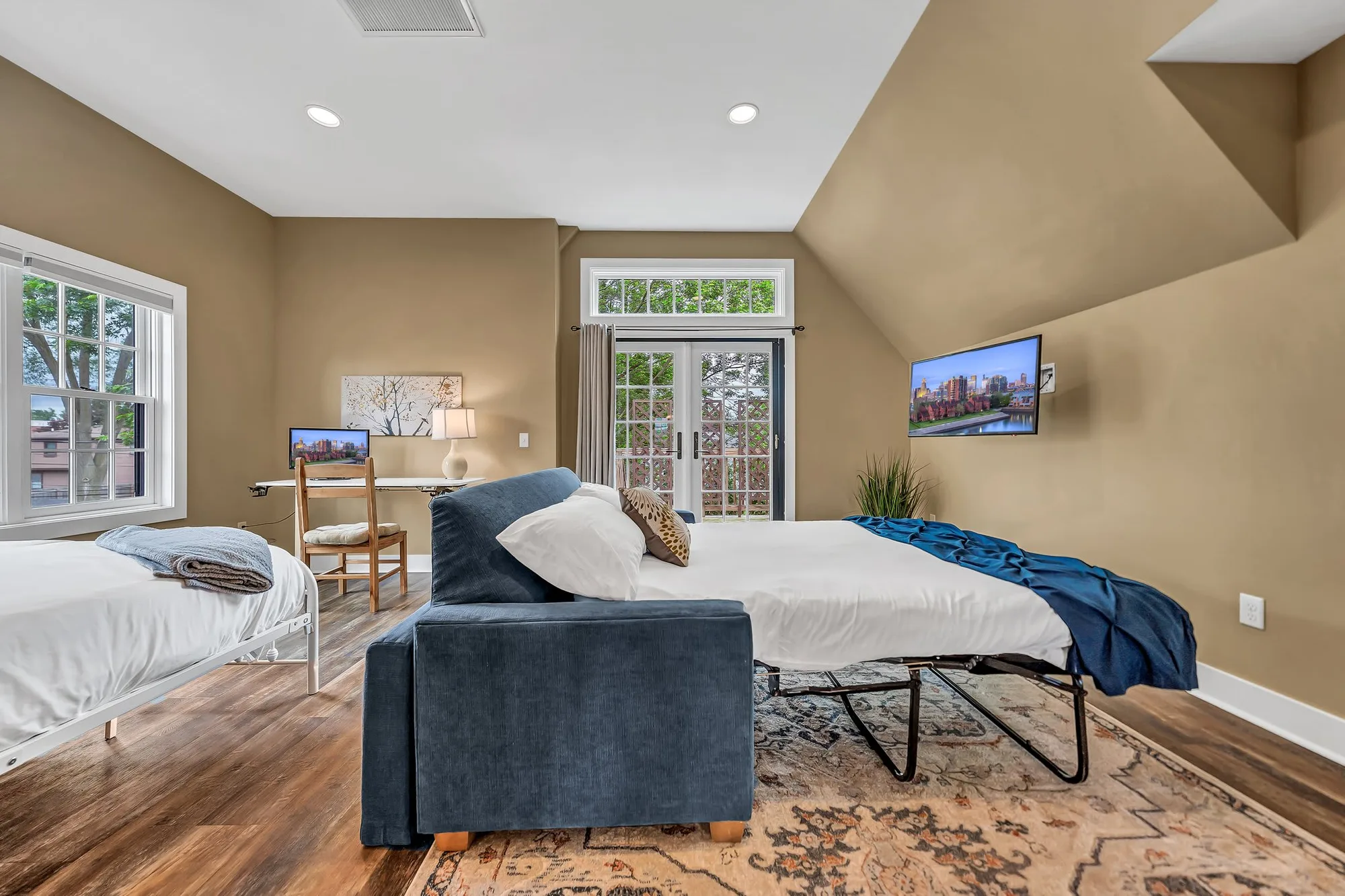 4865 Main St (Upper), photo 8 of 41
