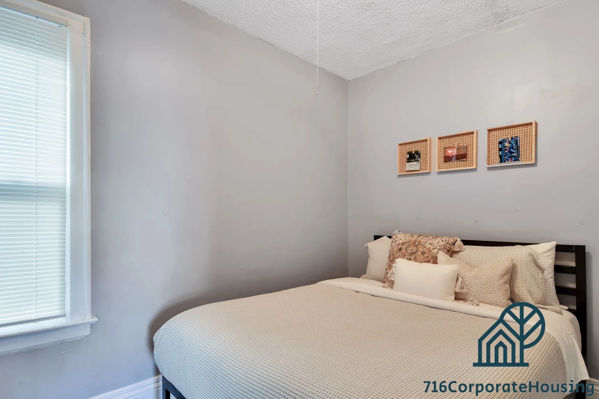 305 Bird Ave (Carriage House), photo 3 of 12