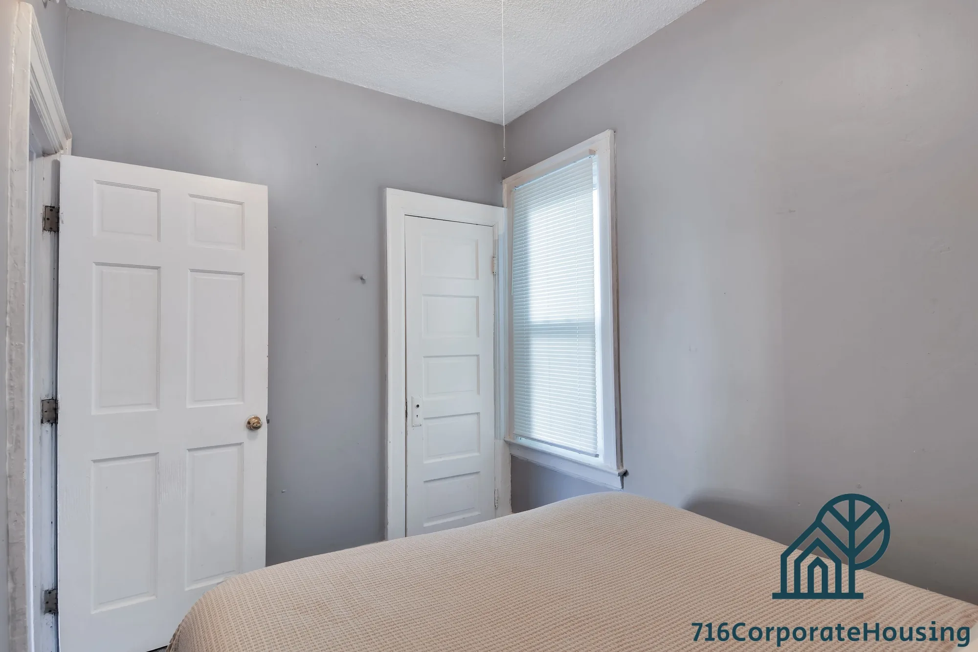 305 Bird Ave (Carriage House), photo 4 of 12