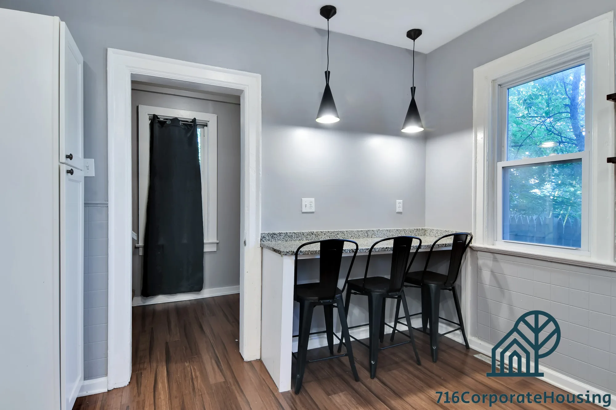 305 Bird Ave (Carriage House), photo 6 of 12