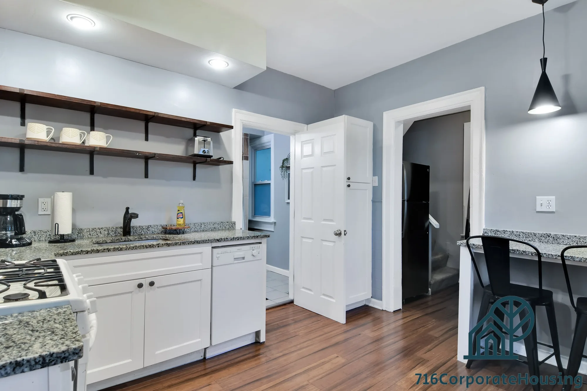 305 Bird Ave (Carriage House), photo 7 of 12