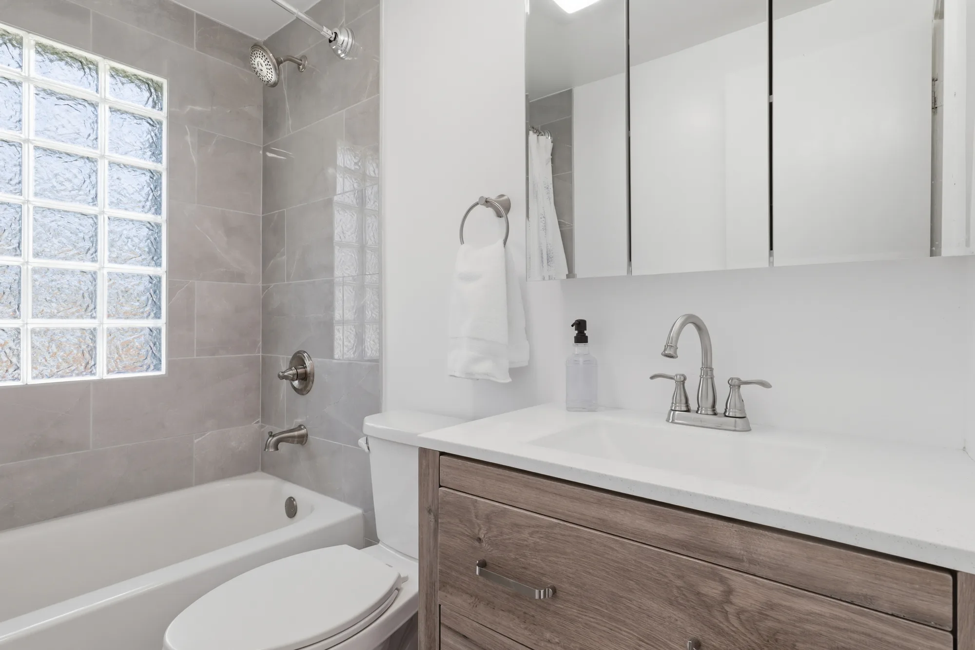 2238 Main St, photo 11 of 35
