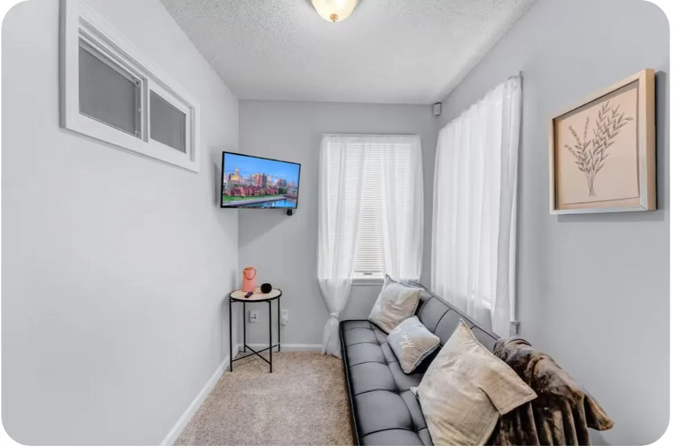 3786 Broadway St (Unit 5)