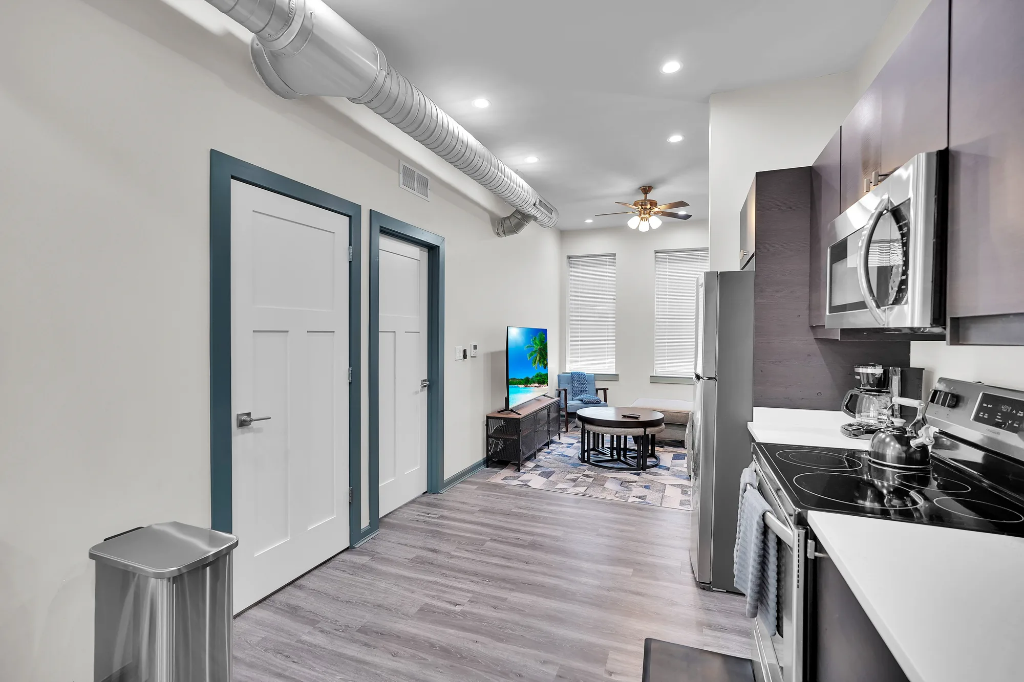 44 E Utica (1C), photo 7 of 47