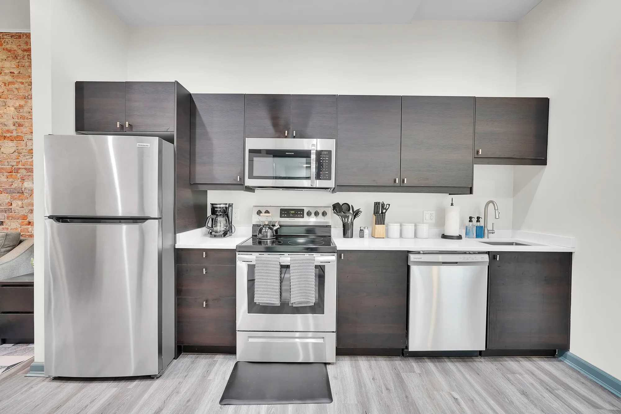 44 E Utica (1C), photo 10 of 47