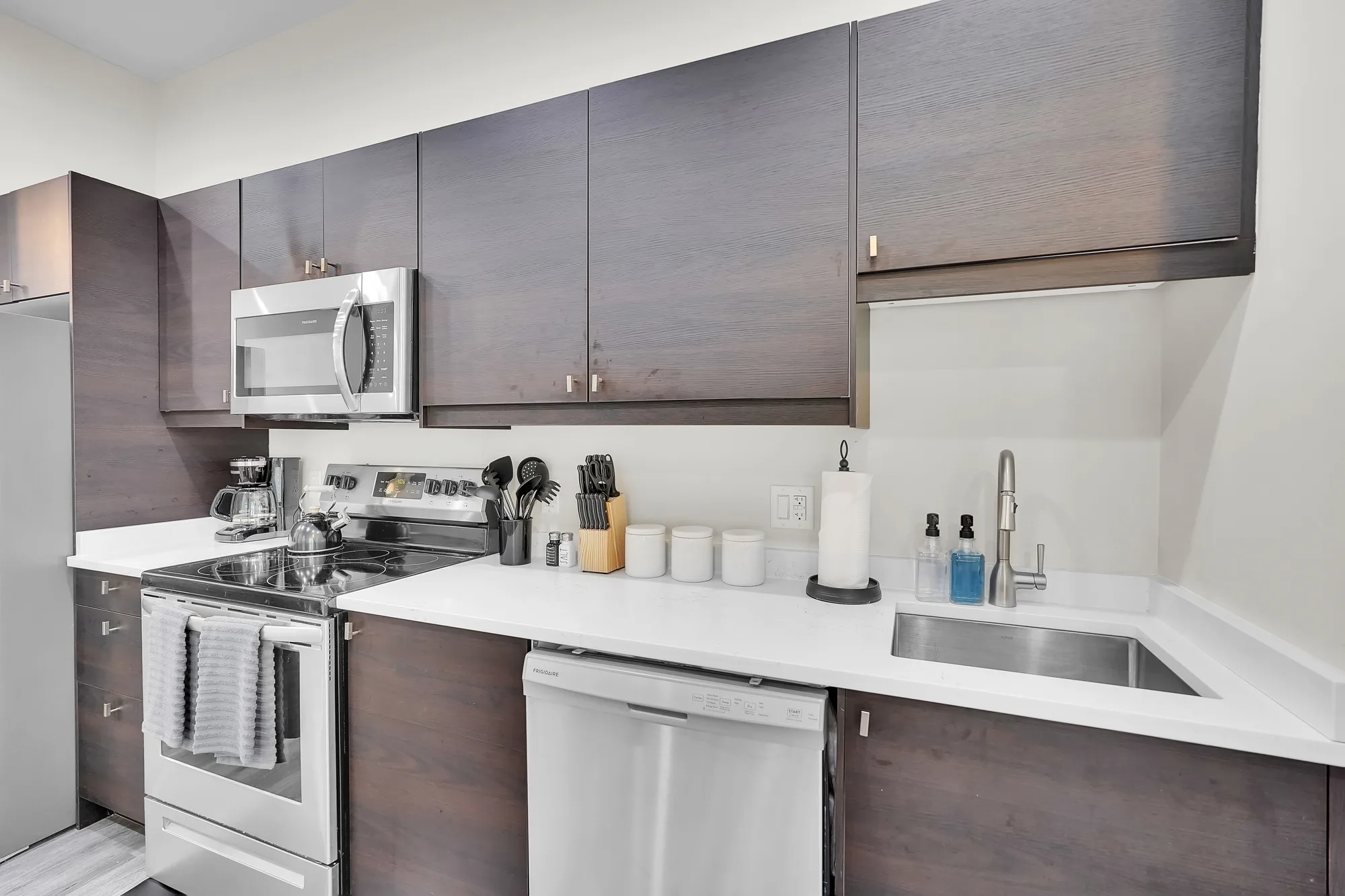 44 E Utica (1C), photo 11 of 47