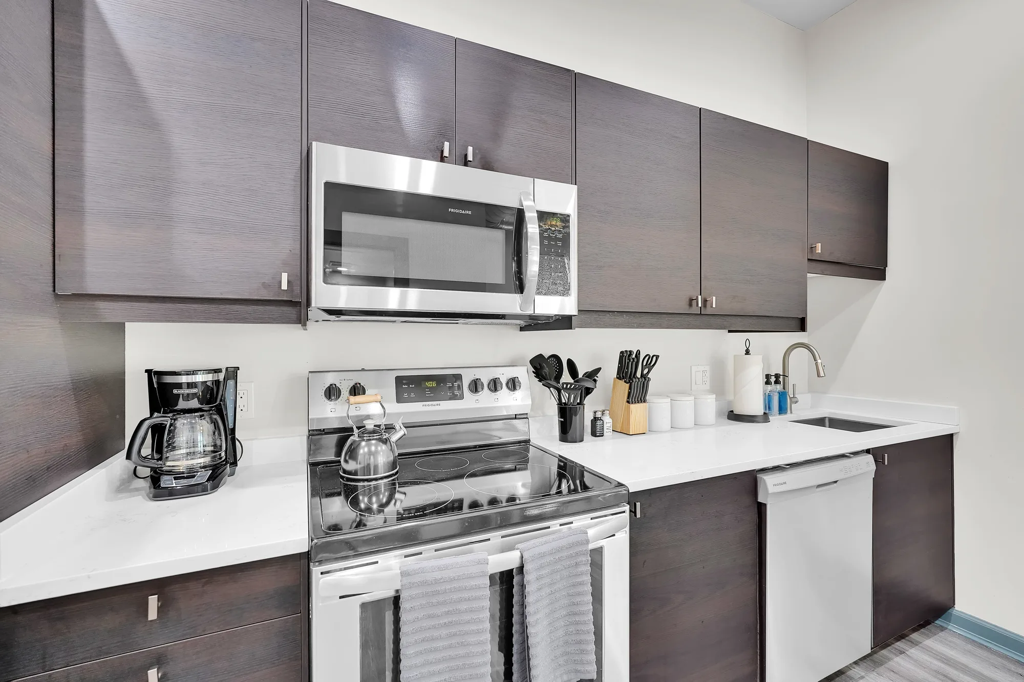 44 E Utica (1C), photo 12 of 47